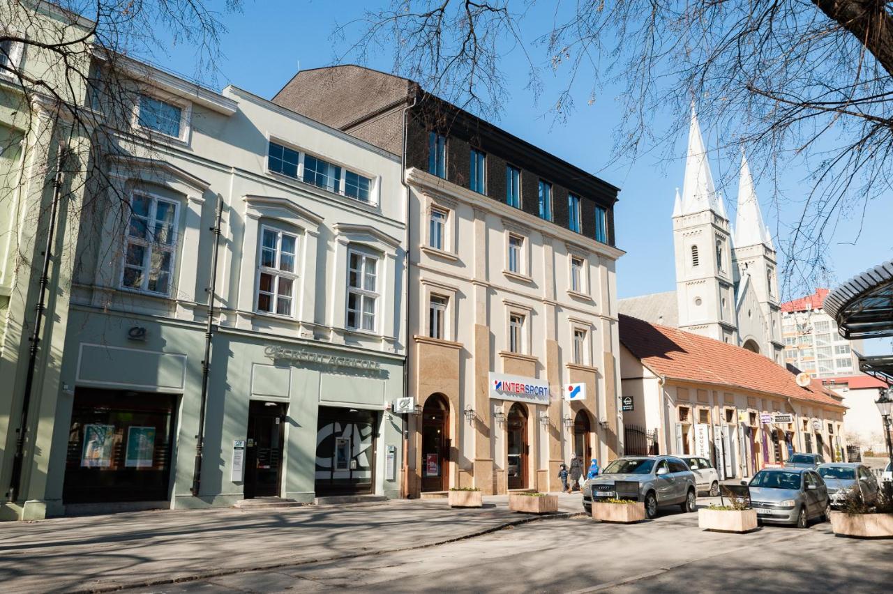 Hotel Forum Garni Суботиця Екстер'єр фото